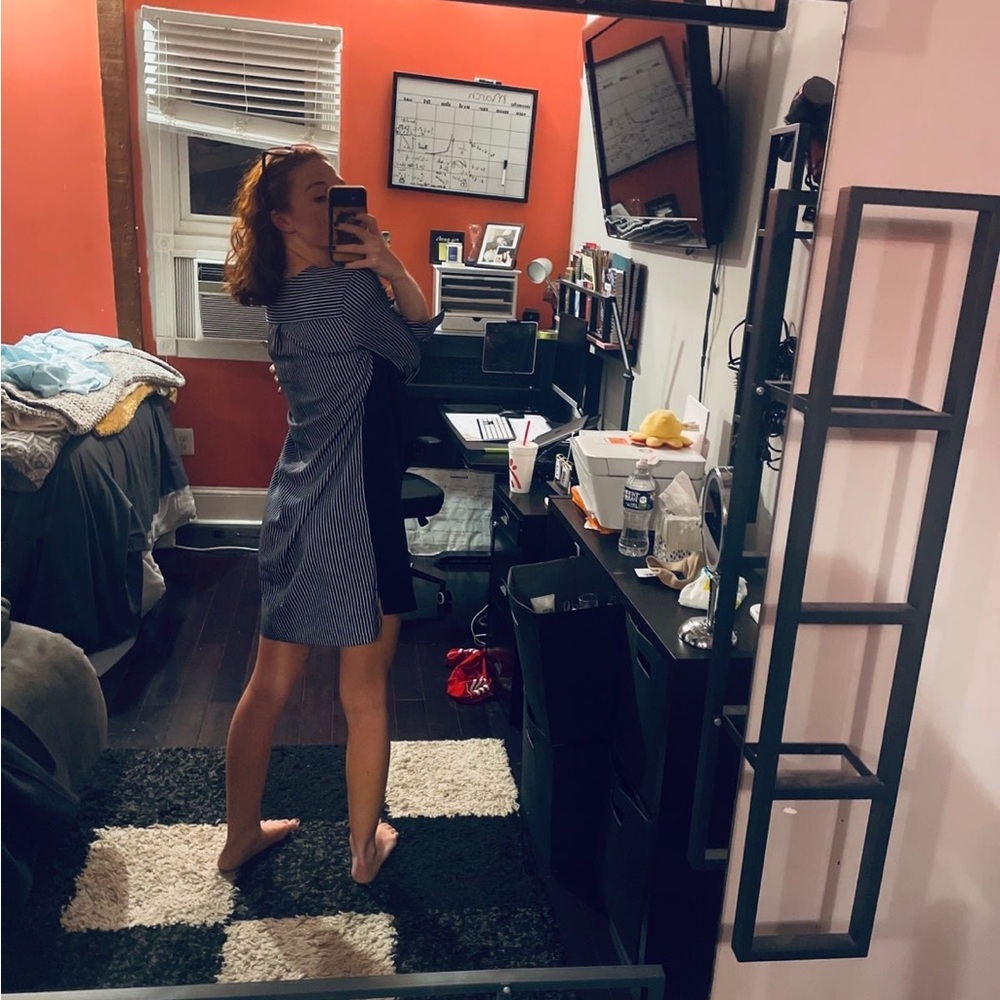 Dress - Picture 4 of 9